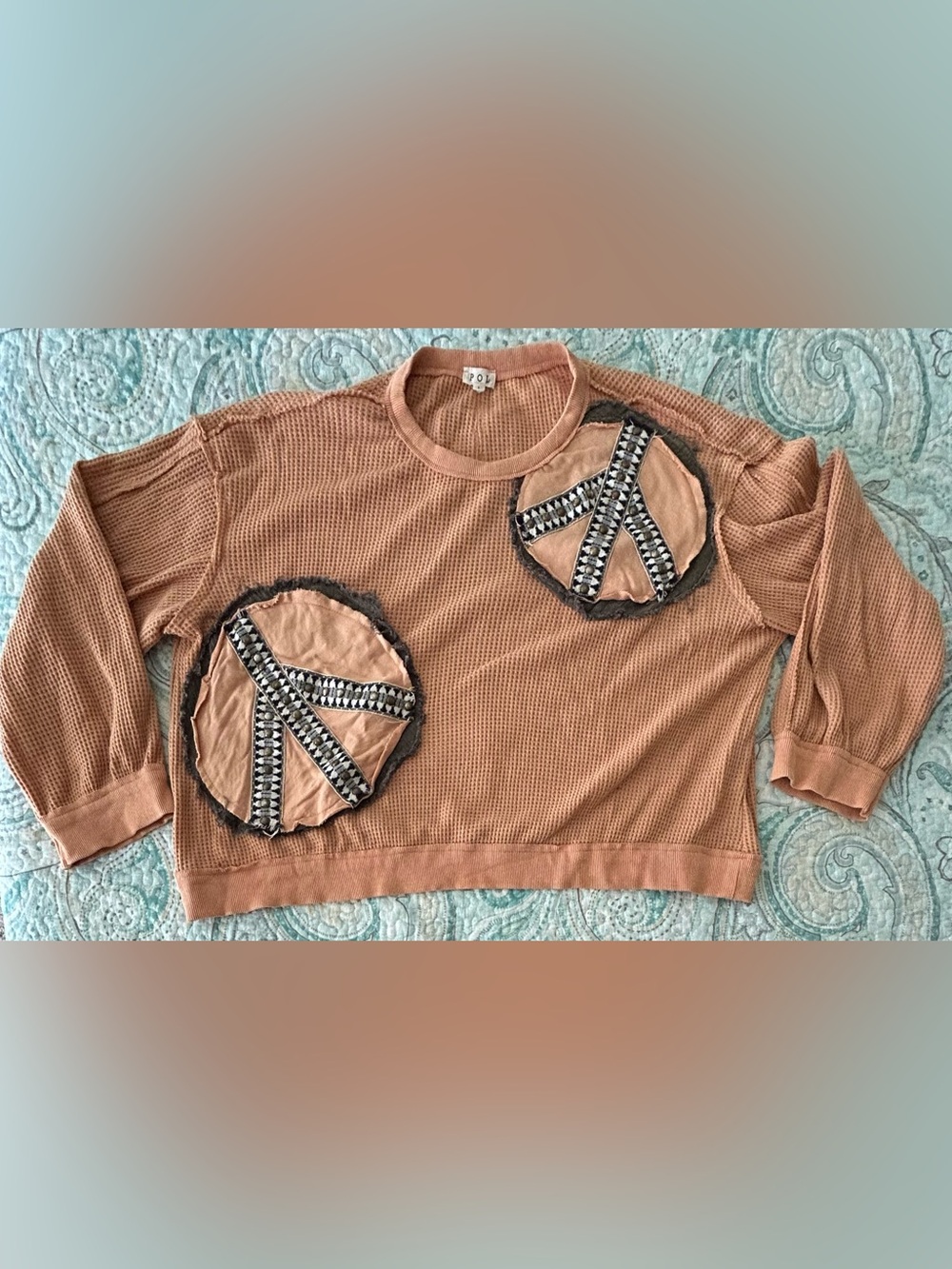POL Peach Waffle Knit Top With Navy Peace Signs Women’s Size Large